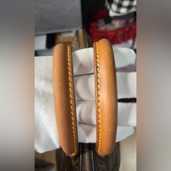 Louis Vuitton Alma in Beautiful Condition! - Picture 13 of 15